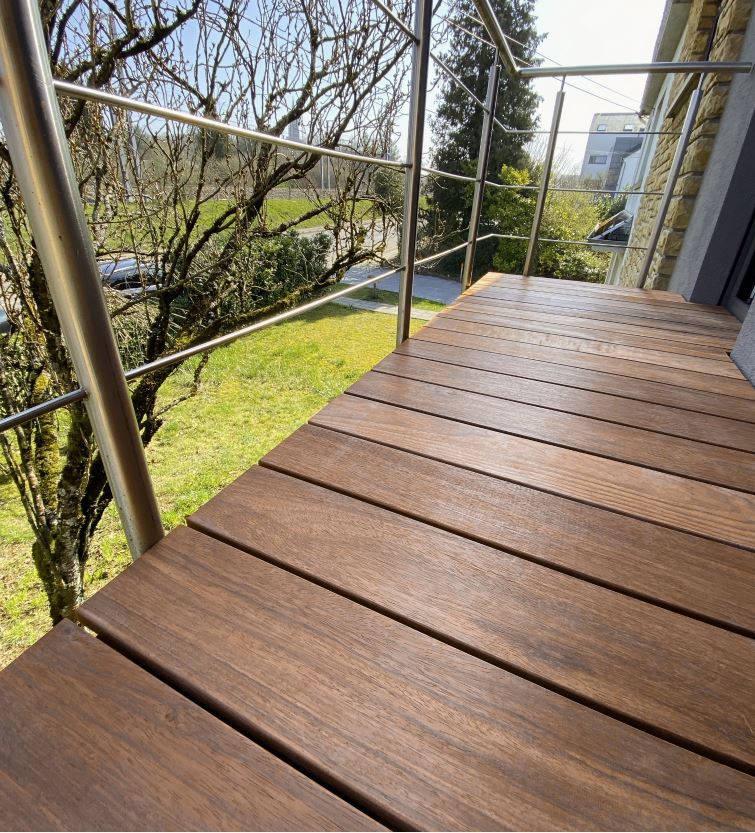 Balcon rénové avec parquet BalconEasy