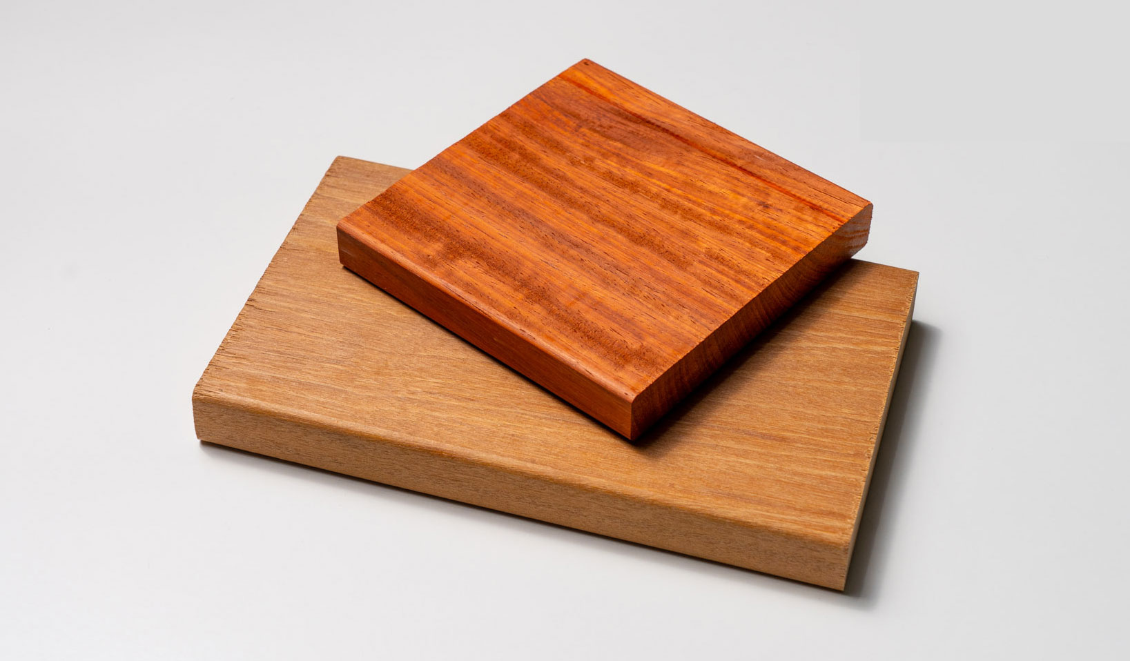 Echantillons de bois Padouk et de Balau